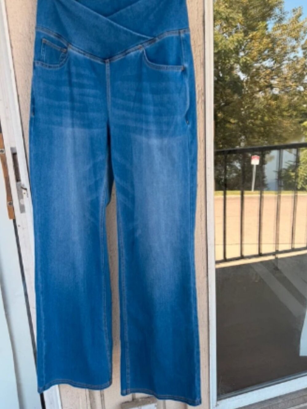 Women's Blue V-Waist Stretch Jeans